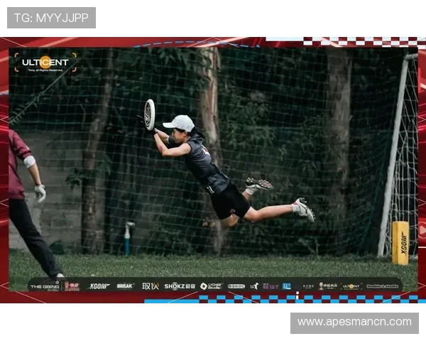 武汉飞盘队与深圳飞盘队赛后复盘分析个人能力对比与战术应用