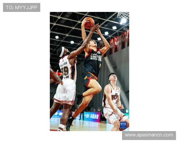 深圳篮球队状态变革引发热议球迷期待新赛季的精彩表现与突破