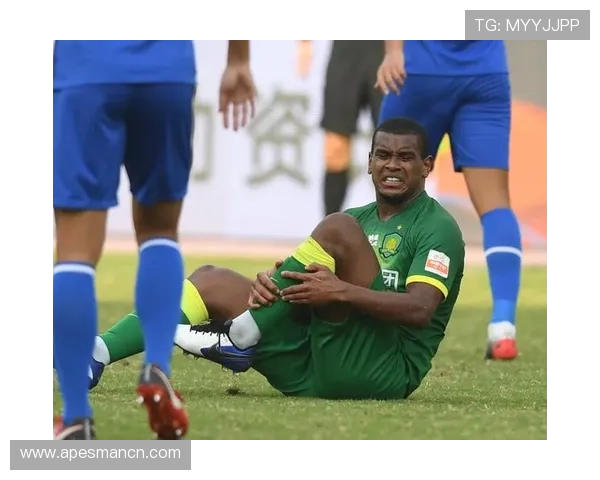 国安与石家庄永昌对决裁判表现引发热议球迷反响不一 国安与石家庄永昌对决裁判表现引发热议球迷反响不一