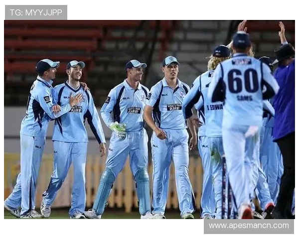 威科姆主场迎战雷丁队双方争夺关键三分的激烈对决 威科姆主场迎战雷丁队双方争夺关键三分的激烈对决